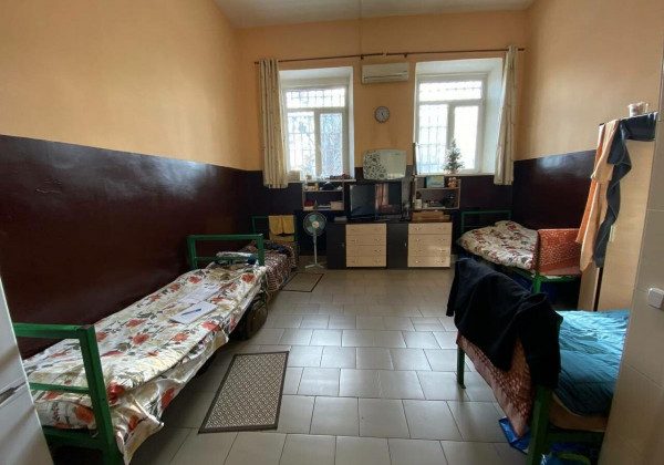 Як живуть злочинці: у Мережі з'явилися фото VIP-камери Лук'янівського СІЗО