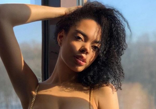 "Губки бантиком": Аделіна Делі звела з розуму в одному тільки БДСМ-вбранні