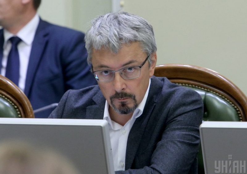 У Кабміні розповіли про новий удар по телеканалах Медведчука