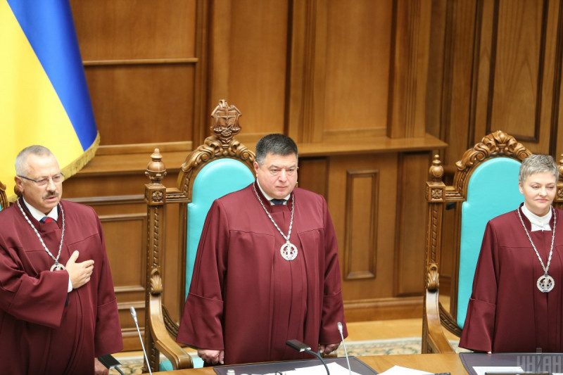 В КСУ разгорелась "война" за место отстраненного Тупицкого