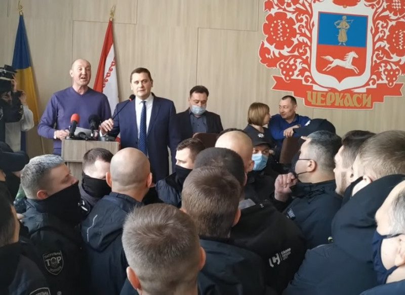 В горсовете Черкасс депутаты устроили стычку из-за русского языка