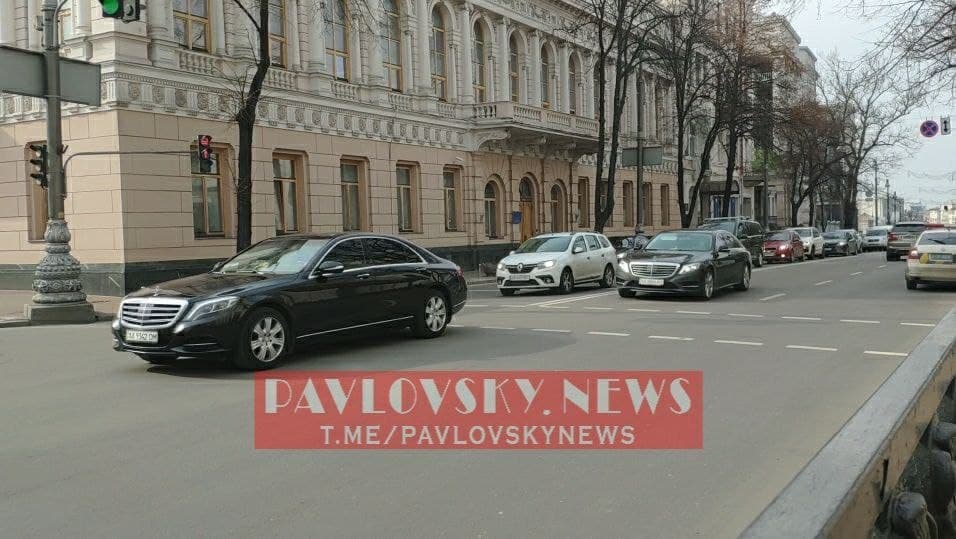 Авто з кортежу Порошенка зловили на грубому порушенні ПДР у Києві Авто з кортежу Порошенка зловили на грубому порушенні ПДР у Києві