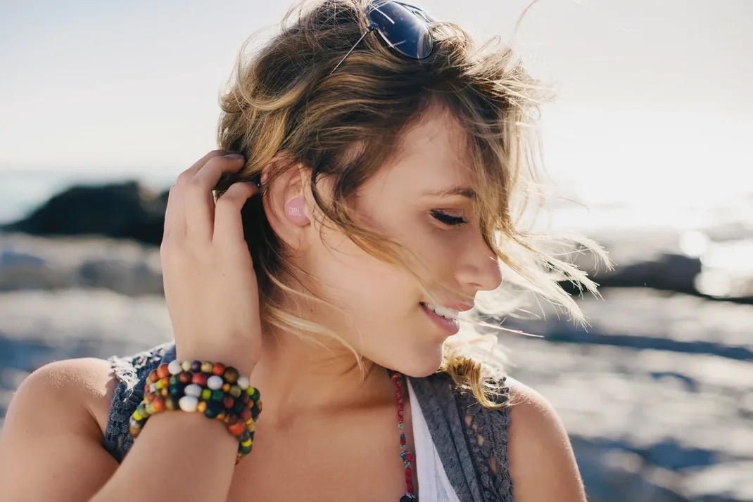 В Украине появились TWS-наушники JBL Live Free NC+ и Live Pro+