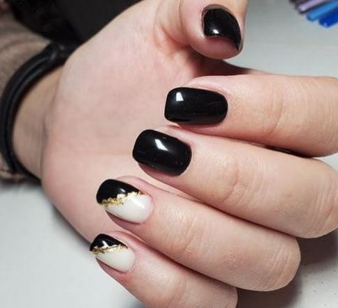 Чорний манікюр 2021 Чорний манікюр 2021