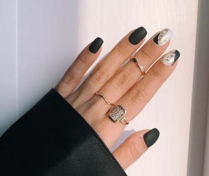Чорний манікюр 2021 Чорний манікюр 2021