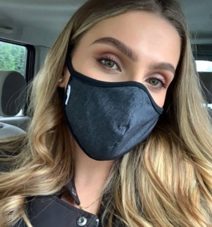 Чтобы тушь не растекалась, нужно нанести крем для глаз заранее / Instagram Чтобы тушь не растекалась, нужно нанести крем для глаз заранее / Instagram