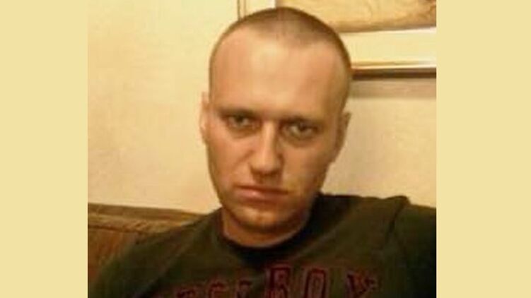 Поголений наголо Навальний в колонії розповів про 'чоловіка у бушлаті' Поголений наголо Навальний в колонії розповів про 'чоловіка у бушлаті'