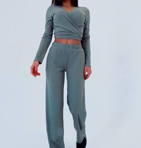 Жіночі спортивні костюми 2021