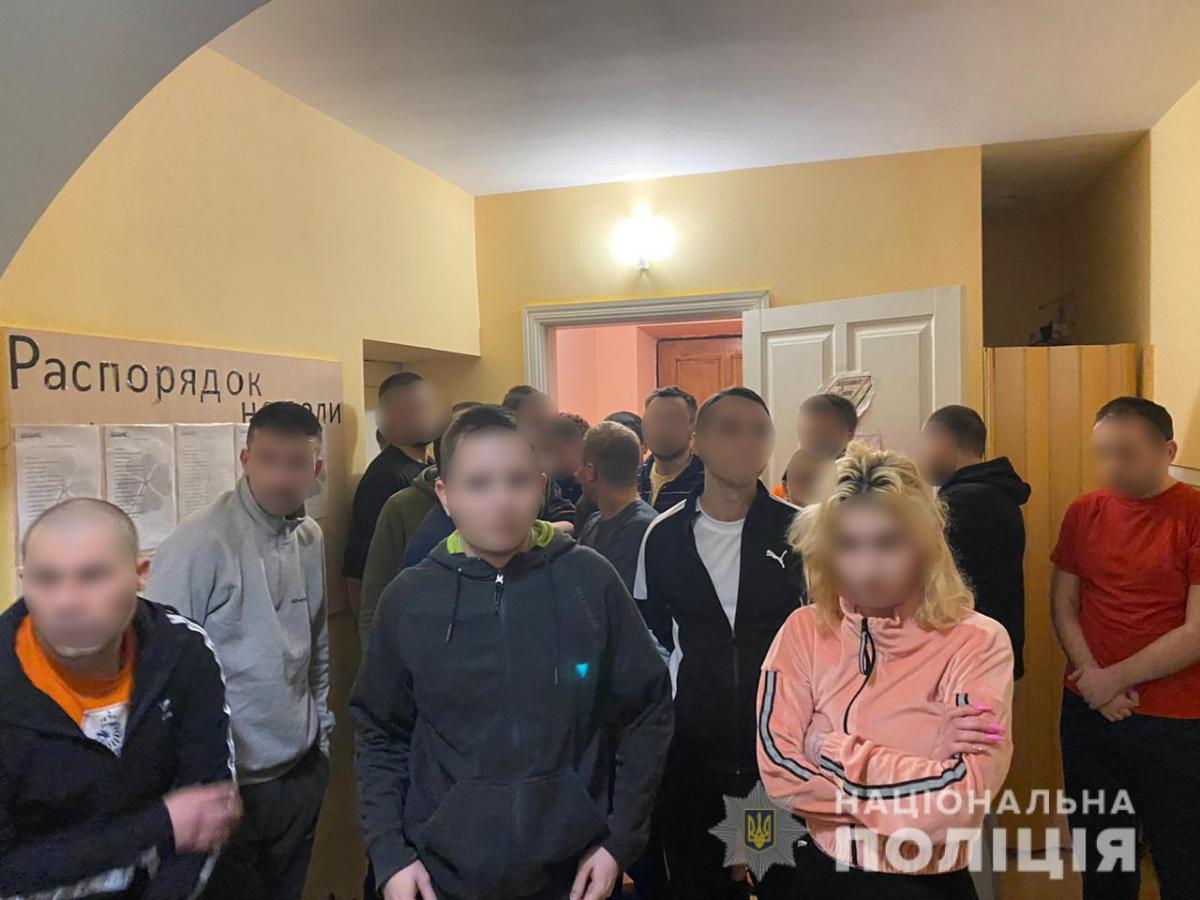 Незаконно удерживали и пытали людей: под Киевом разоблачили псевдоцентр реабилитации