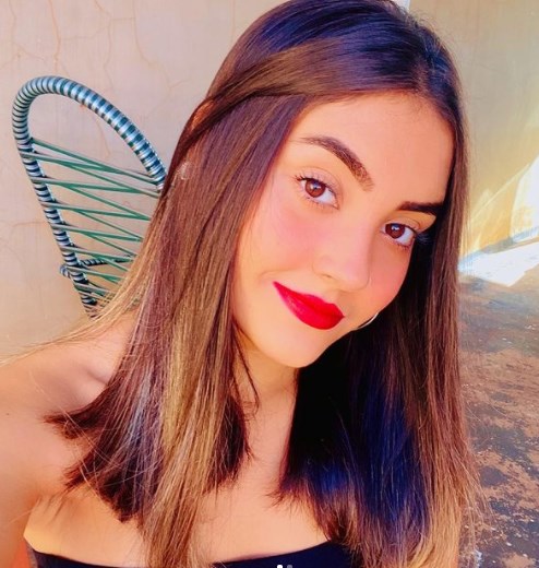 Стрижки на середнє волосся 2021 Стрижки на середнє волосся 2021