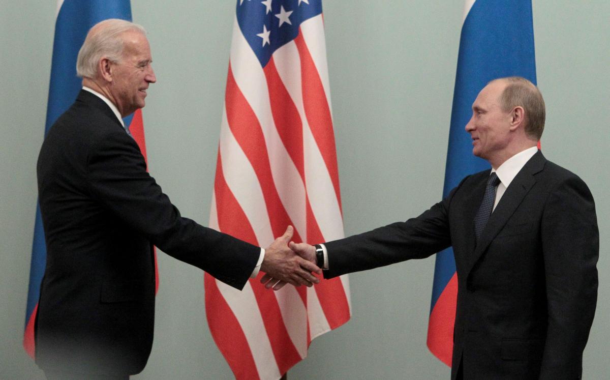 Байден намерен срочно провести переговоры с Путиным из-за Украины