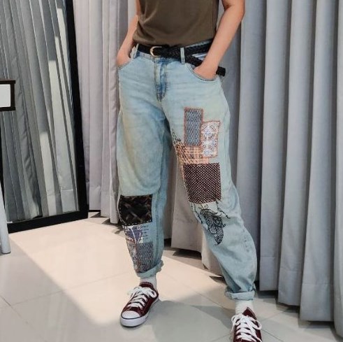 В моду вошли джинсы мом, слоучи и невероятные бойфренды