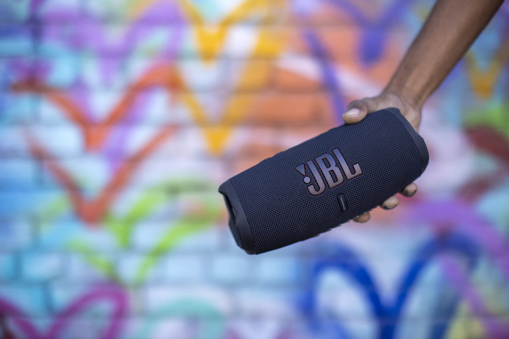 Harman привезла в Україну популярну портативну акустику JBL Charge 5