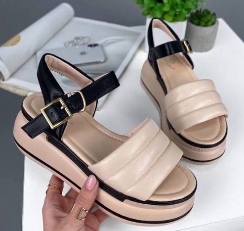 Босоніжки на платформі 2021