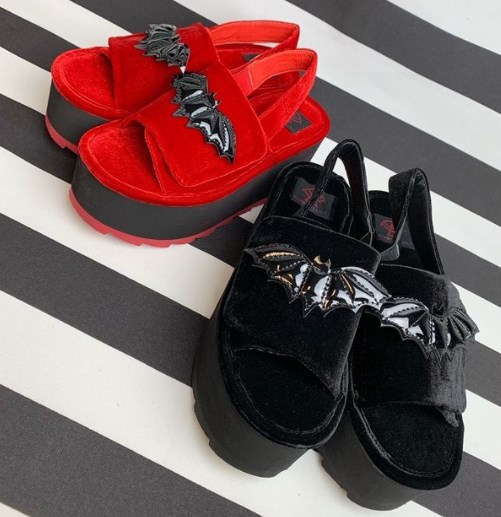 Босоніжки на платформі 2021