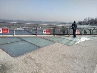 Скандальный мост в центре Киева снова пошел трещинами / Фейсбук С.Бригадира Скандальный мост в центре Киева снова пошел трещинами / Фейсбук С.Бригадира