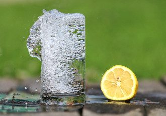 Кому нельзя пить воду с лимоном / pixabay Кому нельзя пить воду с лимоном / pixabay