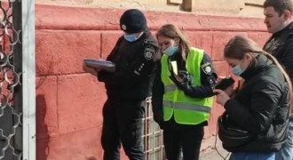 В Одесі біля школи виявили тіло, яке було у мішку В Одесі біля школи виявили тіло, яке було у мішку