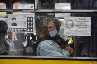 У столиці поліцейські зупиняли переповнені маршрутки біля одного з ринків, з'ясували журналісти У столиці поліцейські зупиняли переповнені маршрутки біля одного з ринків, з'ясували журналісти