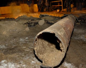 В столице случилась авария на магистральном трубопроводе В столице случилась авария на магистральном трубопроводе