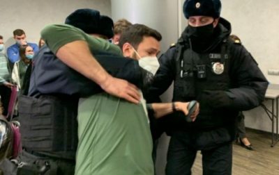У Москві силовики по-звірячому розігнали форум, багато затриманих У Москві силовики по-звірячому розігнали форум, багато затриманих