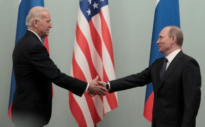 Байден предложил Путину встретиться на фоне обострения на Донбассе
