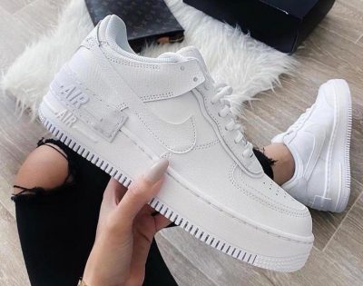 С чем носить кроссовки в 2021 году