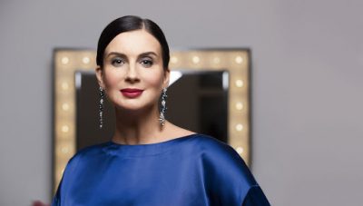 Російська пропагандистка впала в прямому ефірі та зламала руку через Крим Російська пропагандистка впала в прямому ефірі та зламала руку через Крим