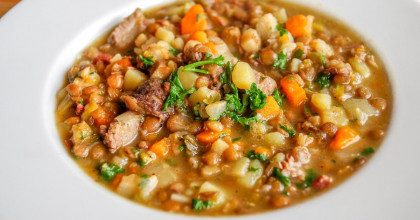 Смачна сочевиця з овочами: простий покроковий рецепт