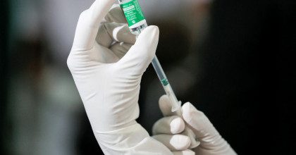 Непривитых украинцев отстраняют от работы: что происходит после ужесточения карантина