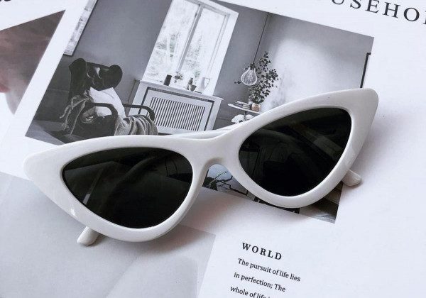 У моду повернулися жіночі сонцезахисні окуляри котяче око з 60-х