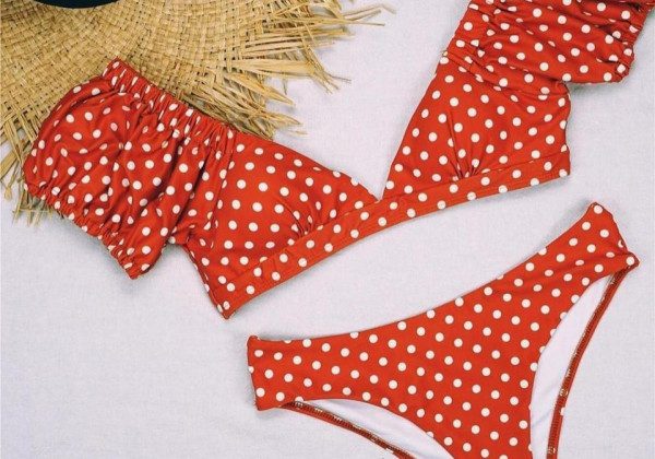 У моду повернулися купальники з приголомшливими ретро принтами