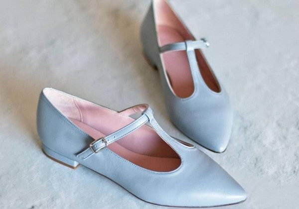 У моду повернулися казкові жіночі туфлі на низькій ході з ремінцем