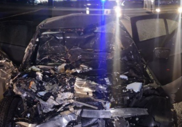 У Києві BMW протаранив авто комунальників: Ford розірвало