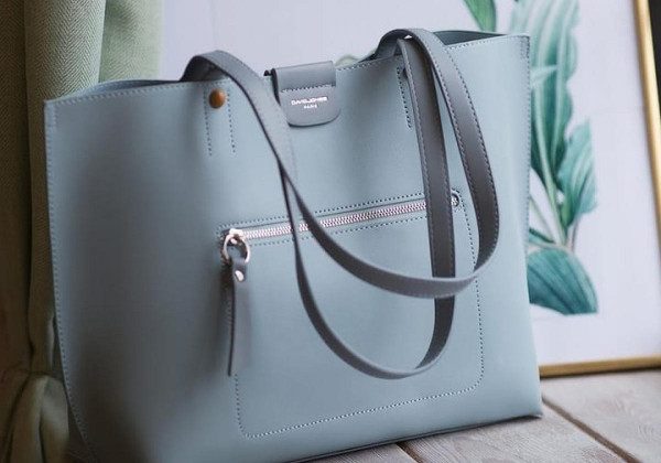 У моду увійшли незвичайні великі сумки, в яких поміститься все