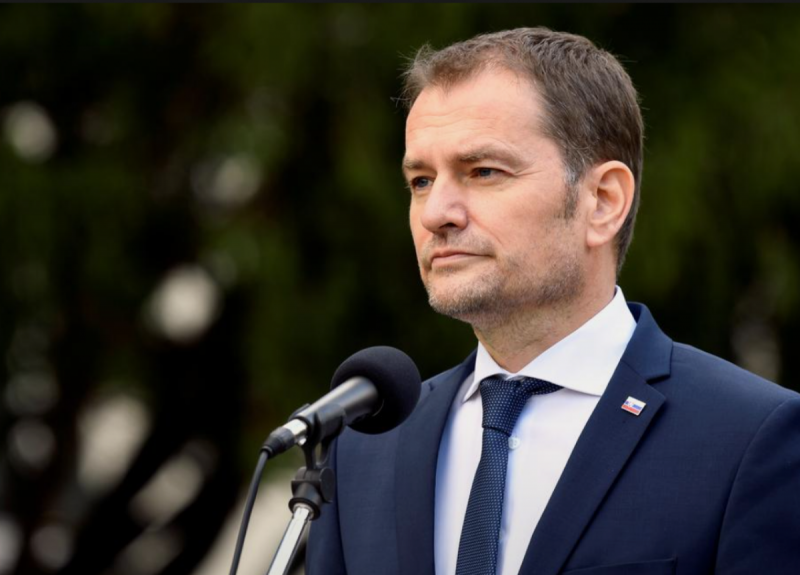 Премьер Словакии согласился на отставку из-за скандала с вакциной Спутник V