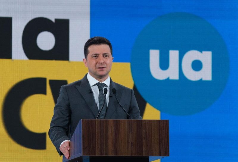 "Украинский защищен": Зеленский заявил, что вопрос госязыка неактуален