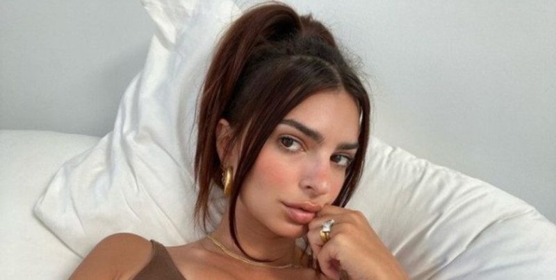 Эмили Ратаковски впервые стала мамой и показала новорожденного сына