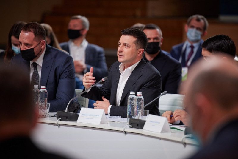 Зеленський розповів, чи відправить у відставку голову ОП