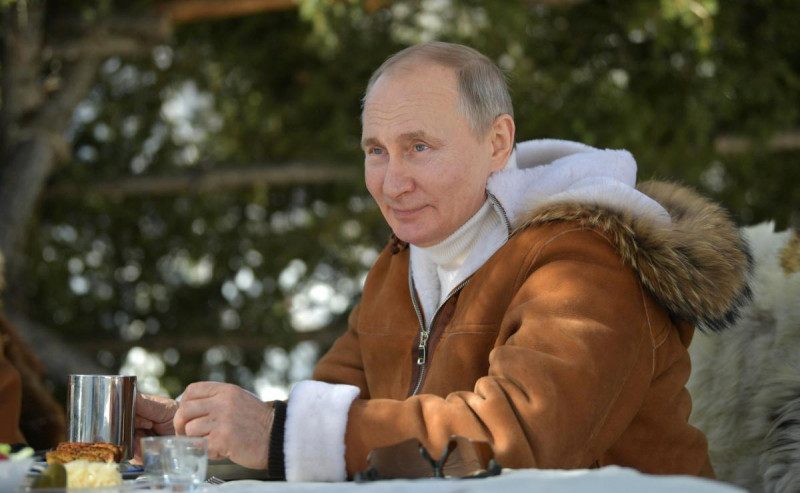 В РФ подсчитали, во сколько Путину обошелся "пикник" с Шойгу в тайге