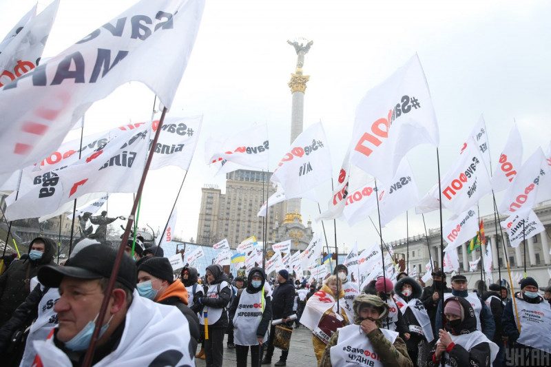 Бунтівні ФОПи оточили Кабмін і висунули жорстку вимогу владі