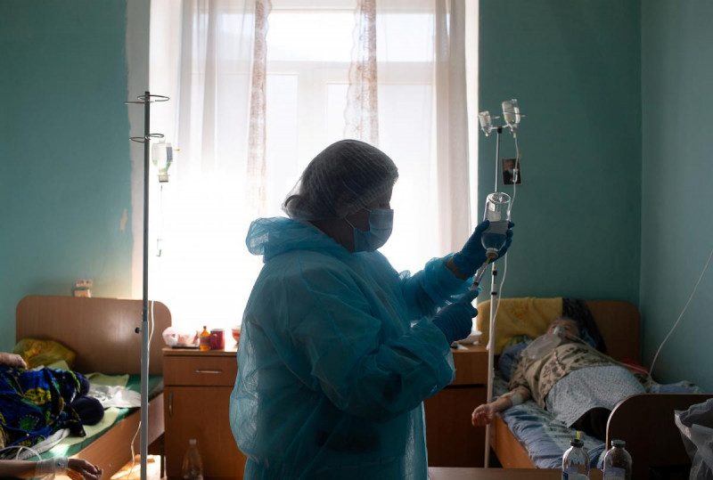 "Всі важкі, всі на кисні": у Харкові COVID-лікарня заповнилася за один день