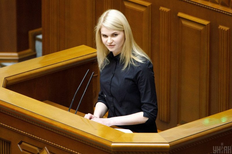 "Валити з країни": Нардеп зі СН злякалася доповіді про війська РФ біля України