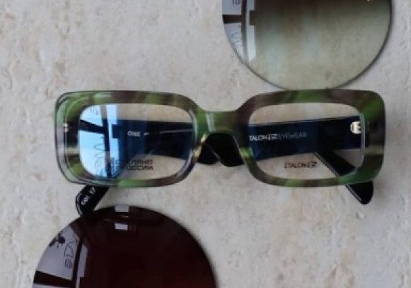 Модные женские солнцезащитные очки 2021