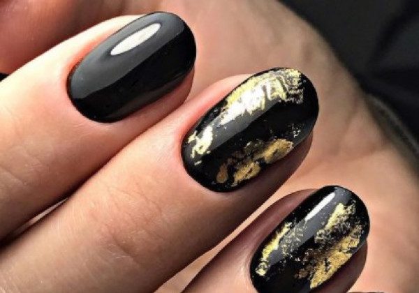 Черный маникюр 2021