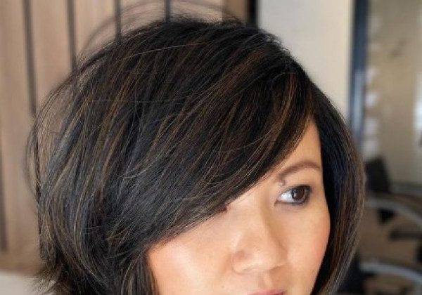 Короткие стрижки для круглого лица 2021