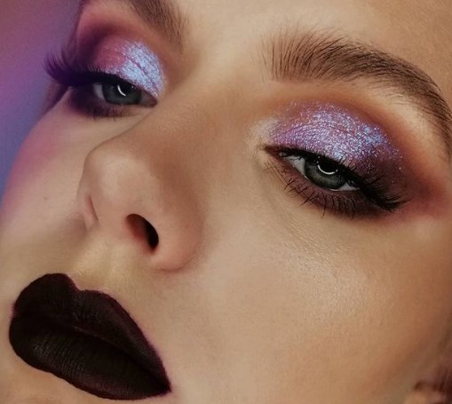 В 40 лет пора попрощаться с матовыми основами / Instagram В 40 лет пора попрощаться с матовыми основами / Instagram