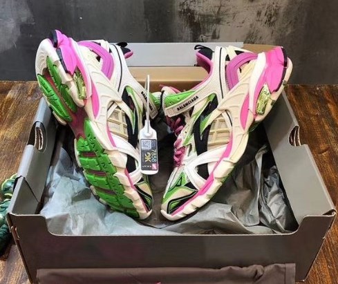 Что вышло из моды в 2021 году: главные антитренды весны-лета Что вышло из моды в 2021 году: главные антитренды весны-лета