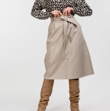 Які спідниці ідеальні для жінок після 40 років, а які краще не носити