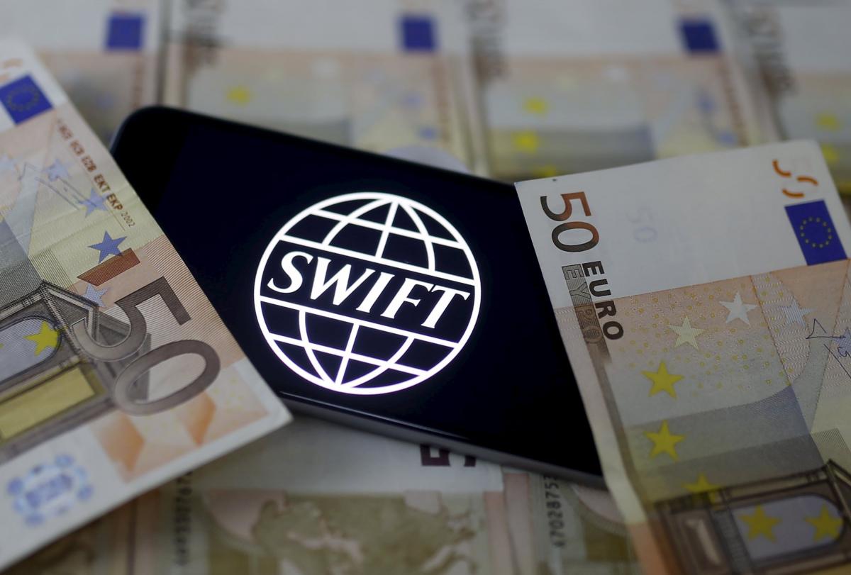 Европейский ЦБ запросил у банков план на случай отключения РФ от SWIFT - Financial Times
